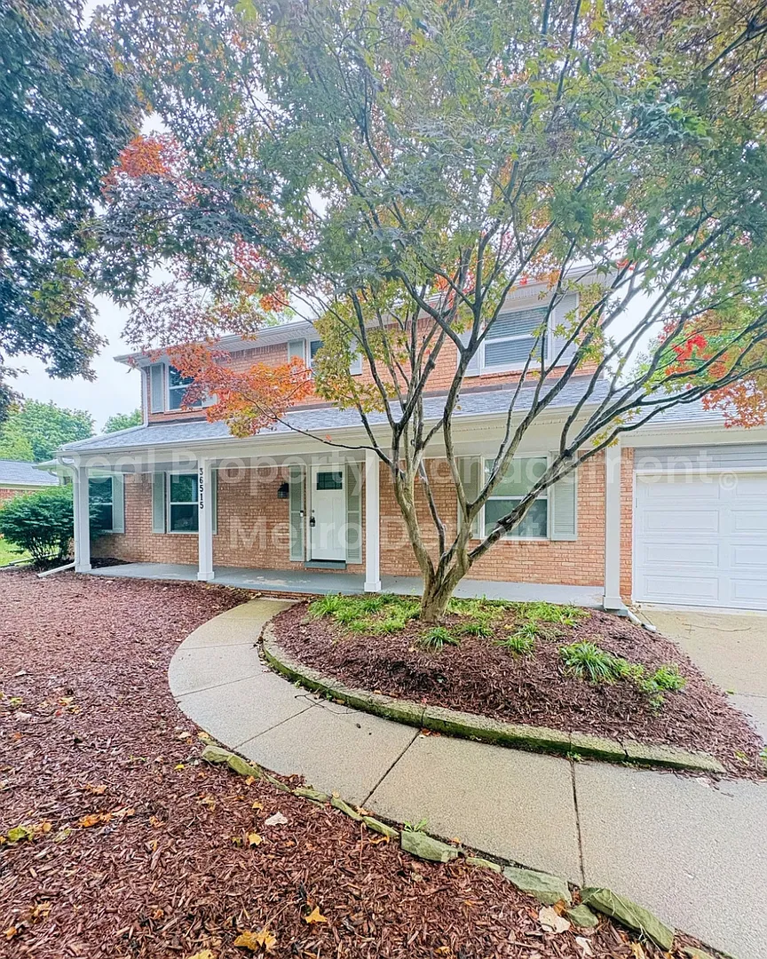 Spacious 4-Bedroom Home in Farmington, Michigan — Photo 1