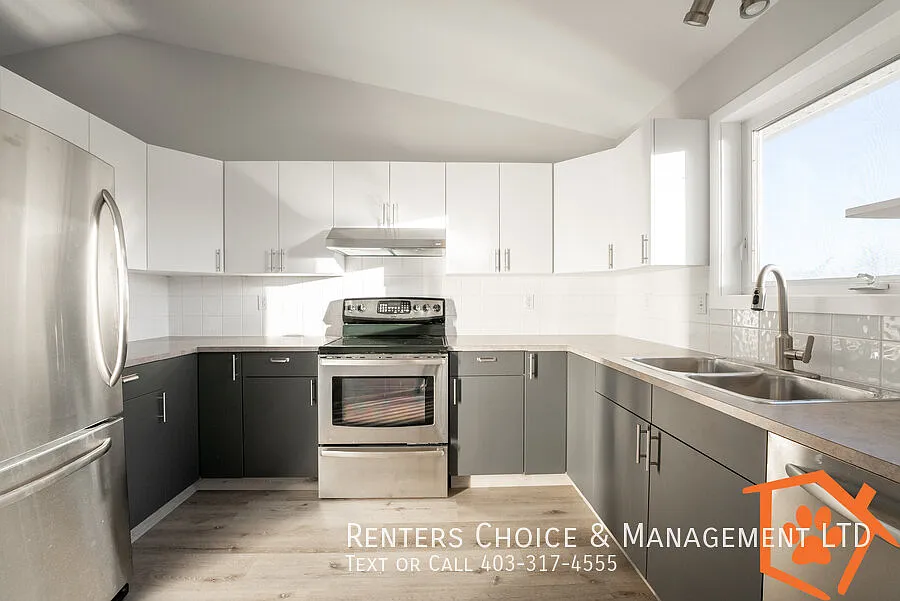 Mountain Heights Pet Friendly House with Attached Garage — Photo 4