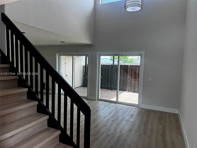 6532 NW 170th Ter — Photo 9