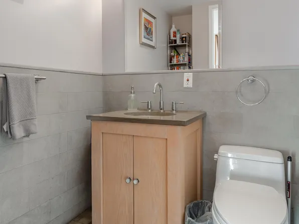 525 East 11th Street image 13 of 14