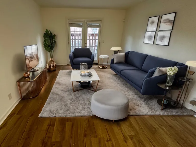 2905 Burch Ave #8 — Photo 2