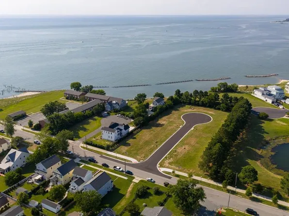 3 Washington Ave, Cape Charles, VA 23310