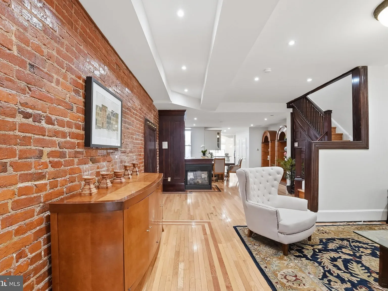 3 bed, 2.5 bath, 1874 sqft, $6,000 — Photo 3