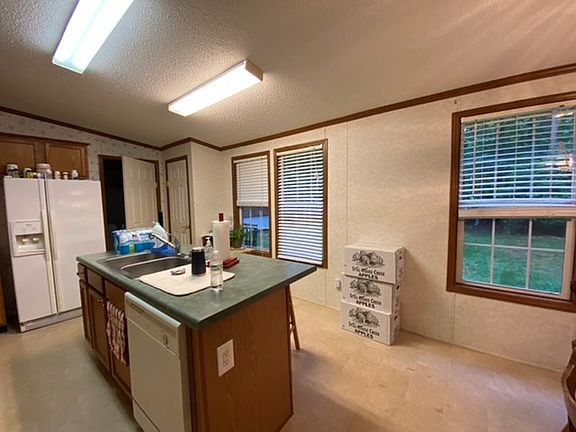 4th image of 98 Coral Dr