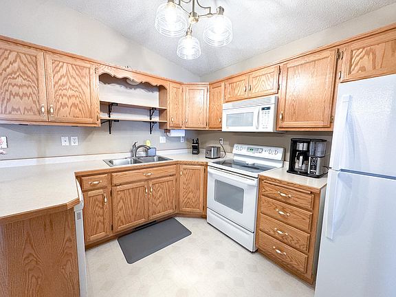 5th image of 1610 Suntree Dr