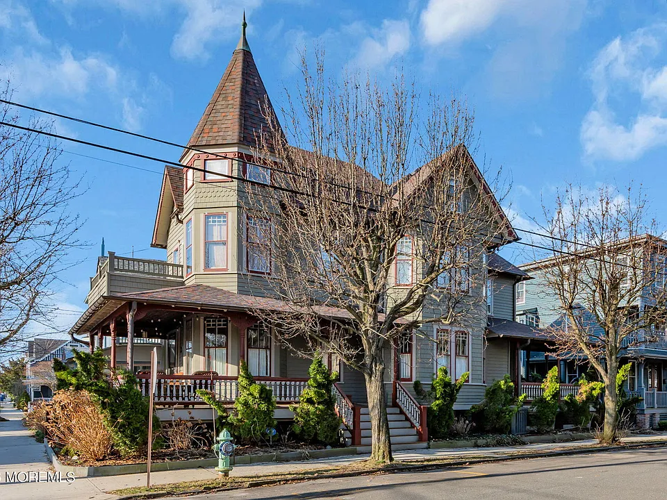 62 Webb Ave