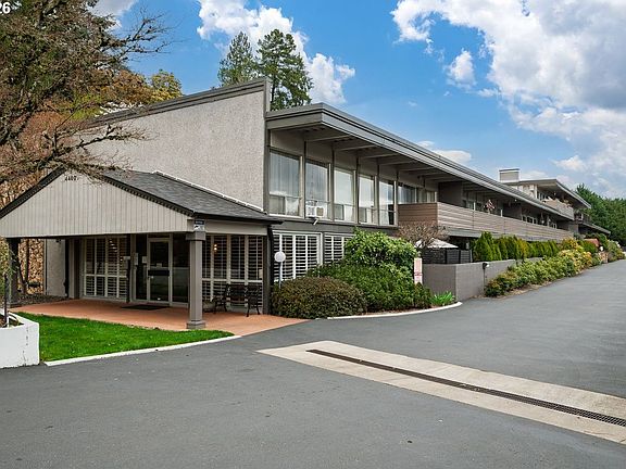 2nd image of 4460 SW Scholls Ferry Rd APT 6A