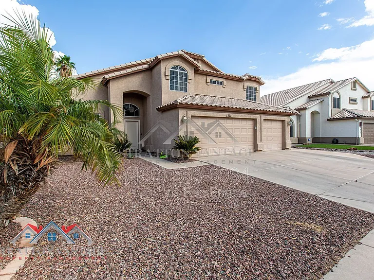 1231 N Layman St — Photo 3