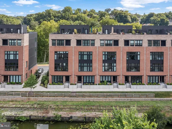 4535 Riverside Way, Philadelphia, PA 19127