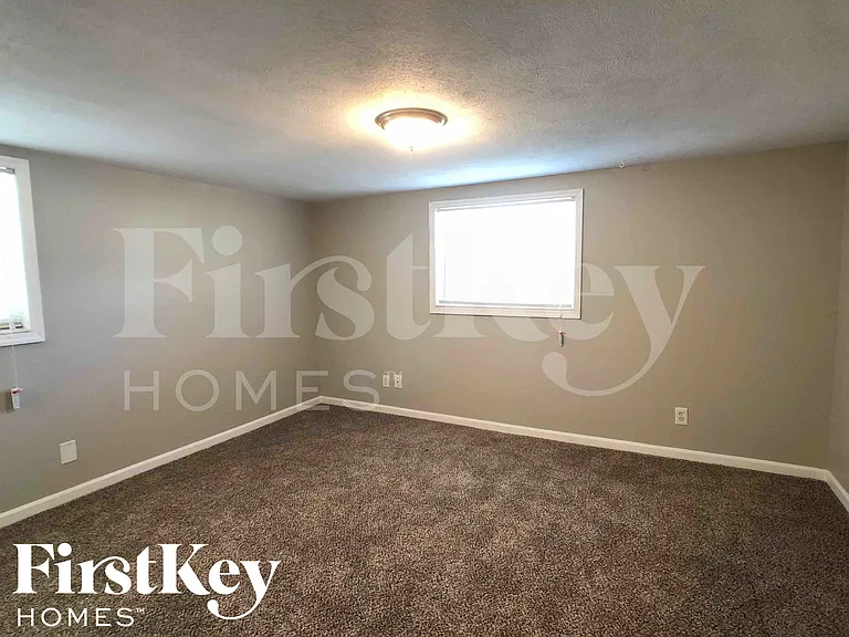 645 Lexington St — Photo 6