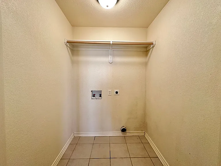 519 S 54th St — Photo 18