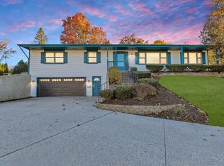 1405 Surrey Ln, Algonquin, IL 60102