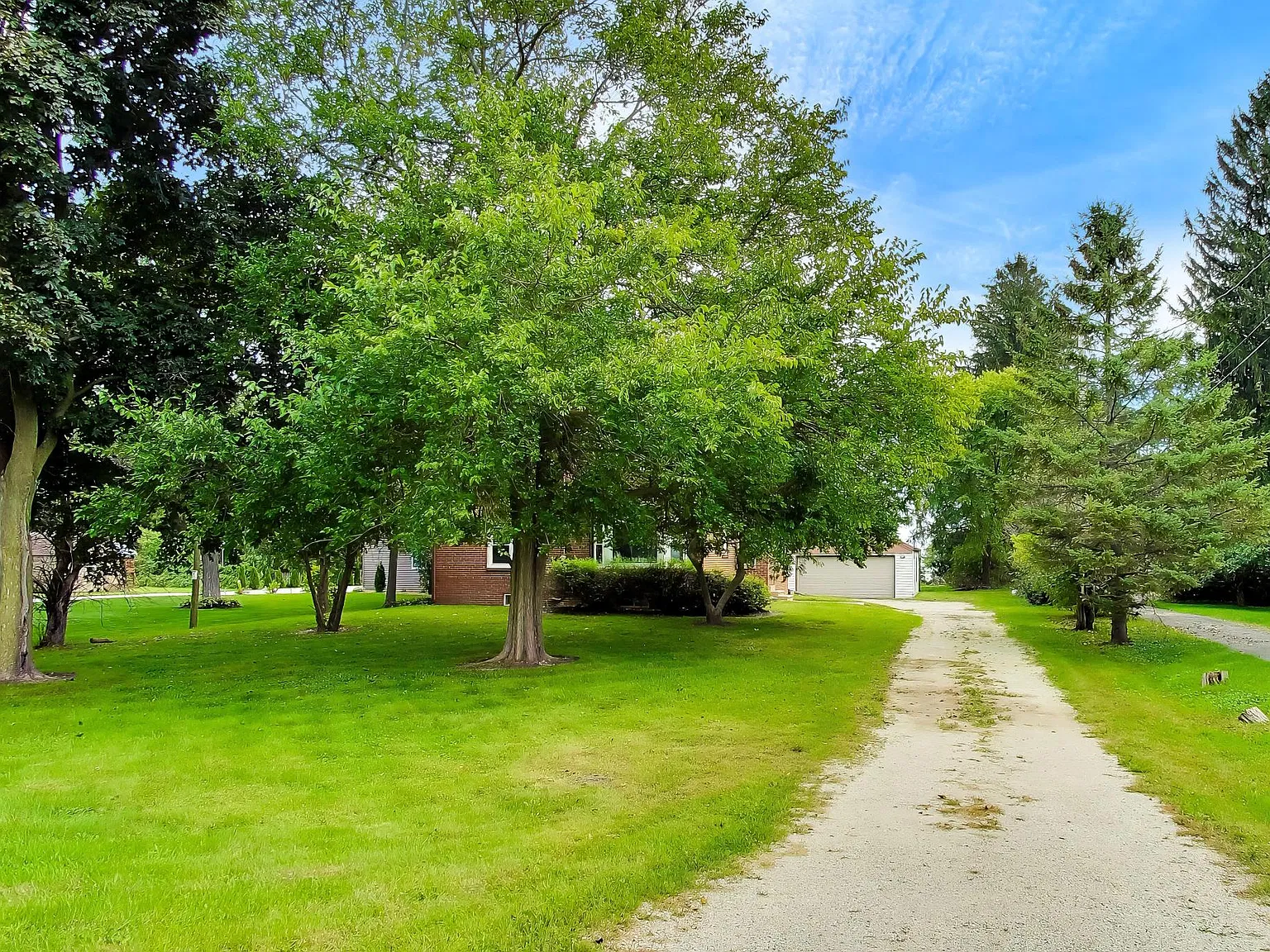 3 bed, 1324 sqft, $3,700 — Photo 4