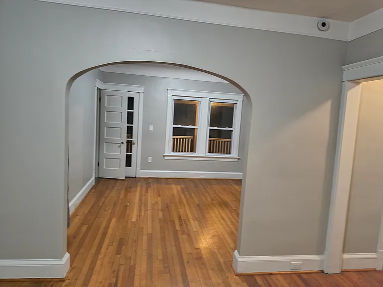 1440 Larchmont Ave #UPPER — Photo 9