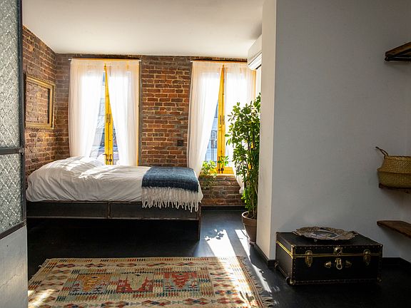 3rd image of 386 Metropolitan Ave APT 4L