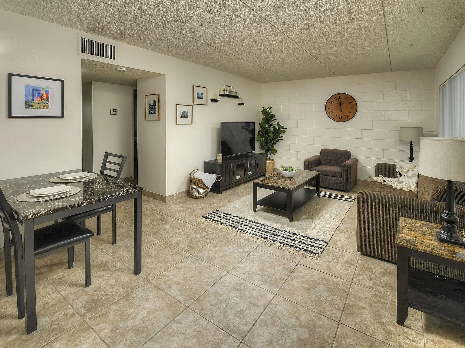 University Fremont Apartments — Photo 2