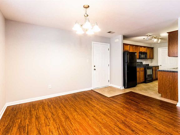 4th image of 858 Malabu Dr