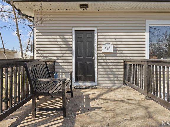 3rd image of 407 Jefferson Ave