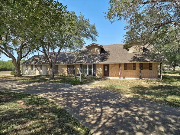 701 E Empresario St, Refugio, TX 78377