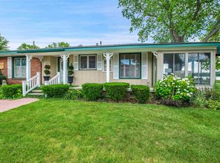 242 Edgewater Dr, Algonac, MI