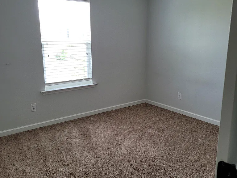 1649 Tralee Ct — Photo 13