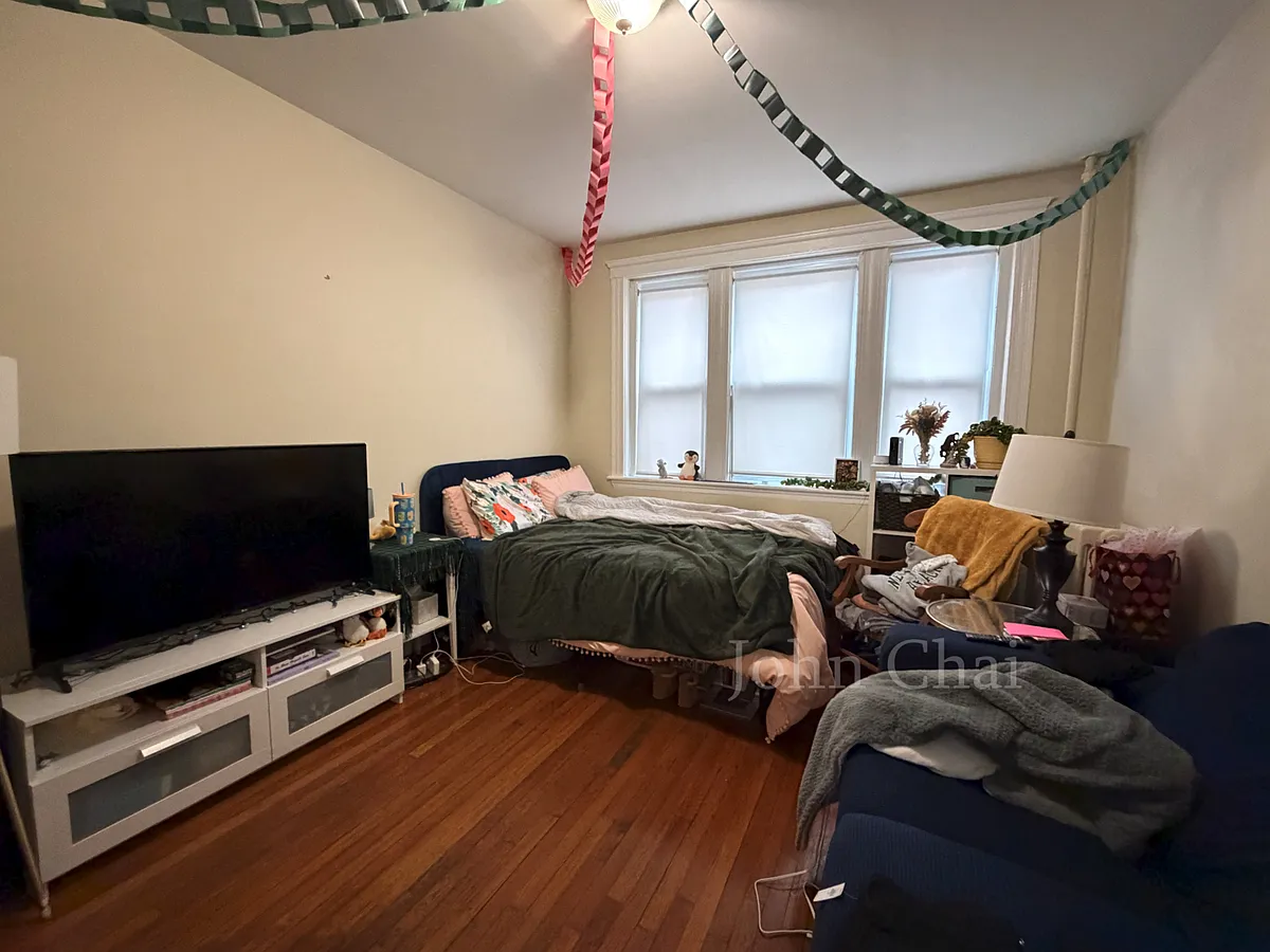 Building Photo - 55 Linden St #2