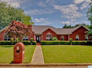 101 Chestnutridge Dr, Huntsville, AL 35806