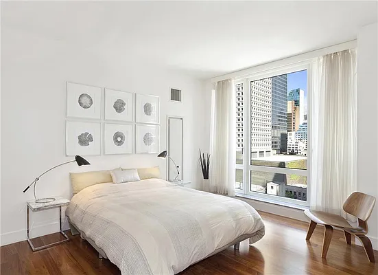 Rented by R New York | media 12