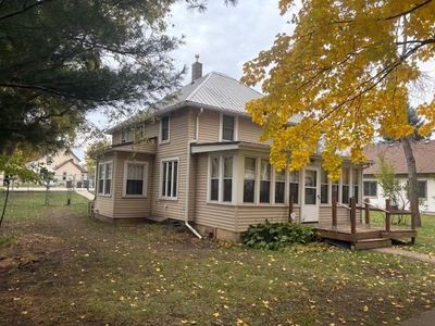 426 Monroe St SE, Hutchinson, MN, 55350