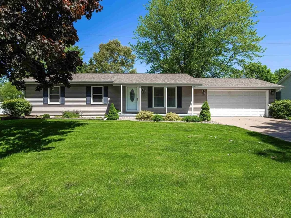 53 Douglas Dr, Coal Valley, IL 61240