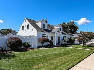 72 Orchid Rd, Levittown, NY 11756