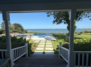 10 Trynz Ln, Hampton Bays, NY 11946