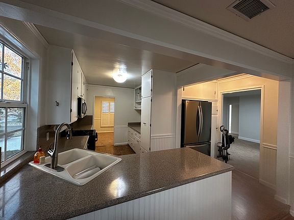 5th image of 605 S Old Ranch Rd