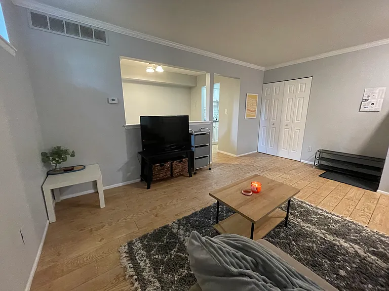 527 Longshore Dr #B — Photo 3