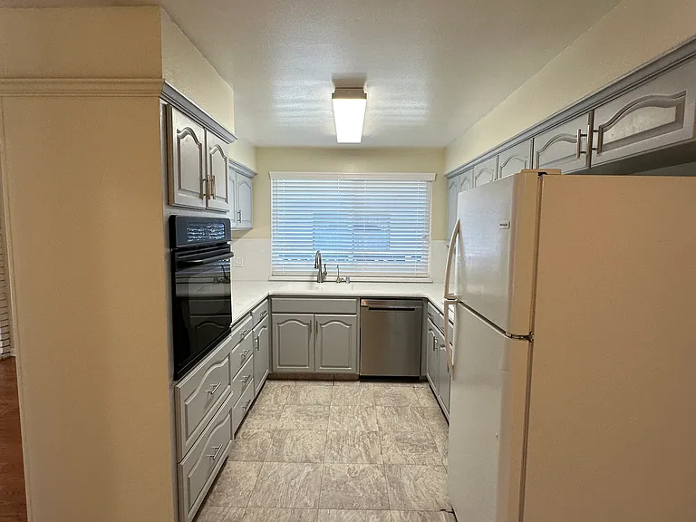 497 Pin Oak Dr — Photo 3