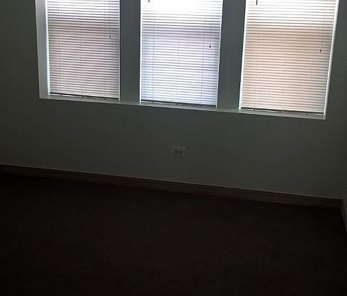 3rd image of 721 N Avers Ave APT 1