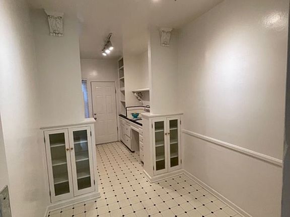 3rd image of 1104 Brent Ave