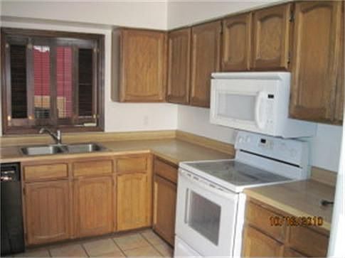 5th image of 5123 E Windsor Ave