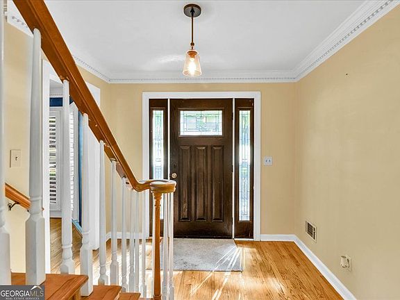 5th image of 27 Planters Dr