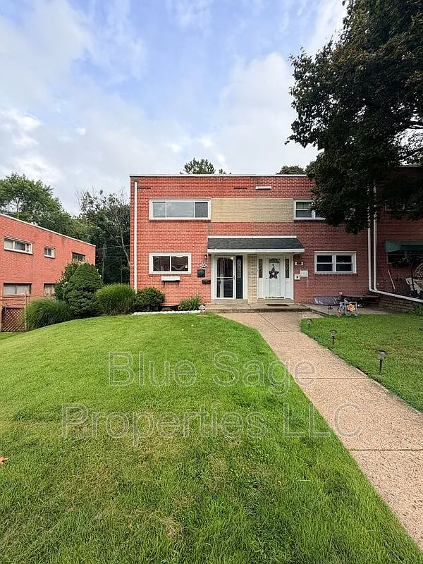 4 bed, 2.0 bath, 1811 sqft, $2,095 — Photo 1