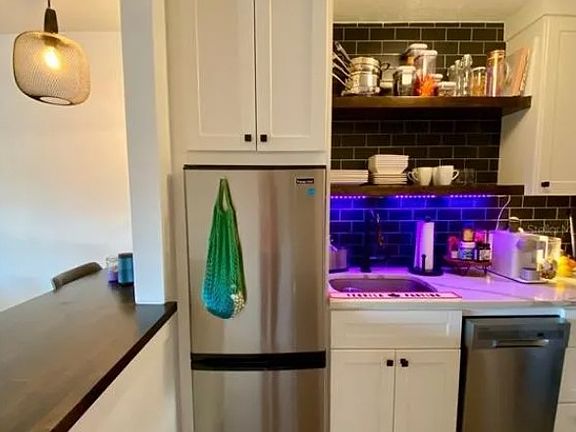 5th image of 320 Lakeview St APT 218