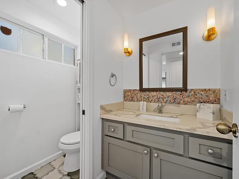 620 Holbrook Ct #101 — Photo 17
