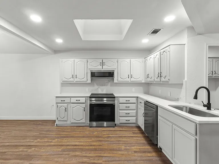 1503 Bellflower Dr — Photo 5
