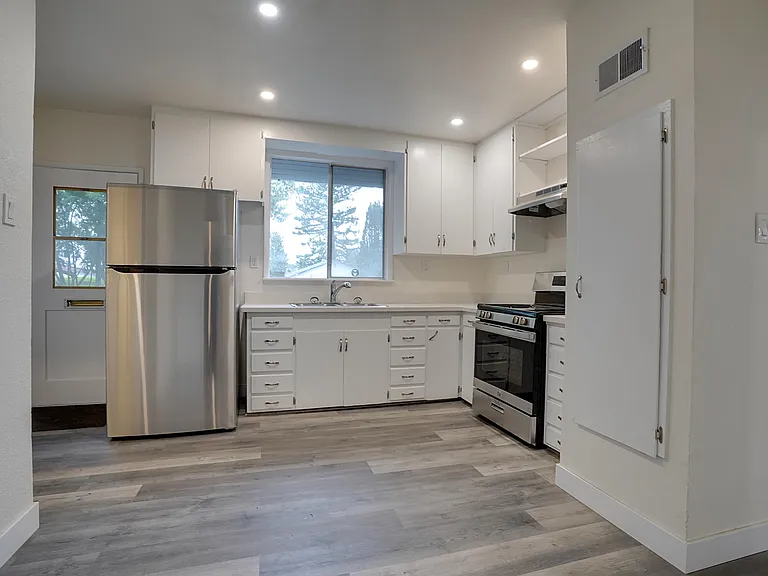 425 W Sierra Ave #425 — Photo 8