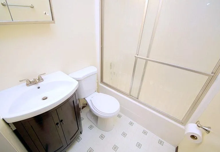 1139 N Pioneer St — Photo 11