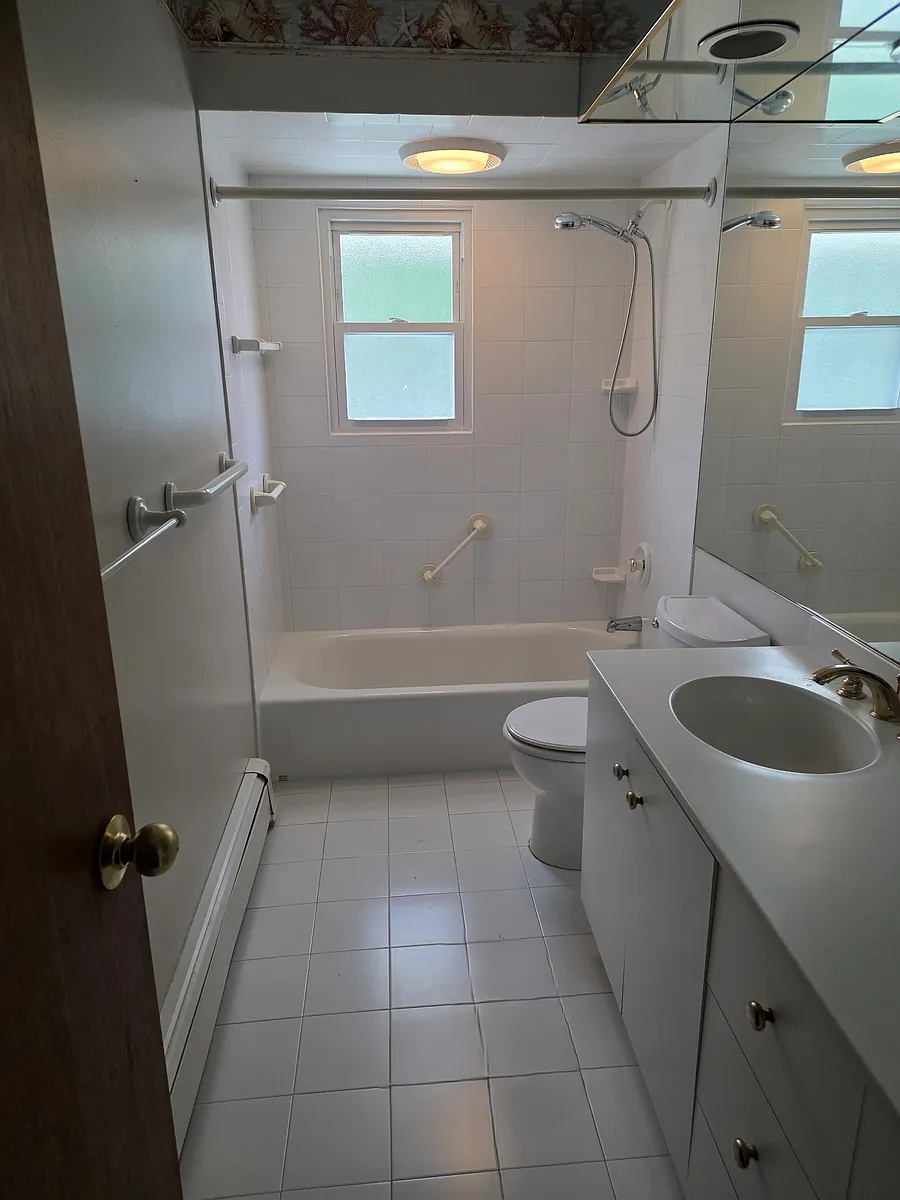 Building Photo - 95 Rhodes Ave #1