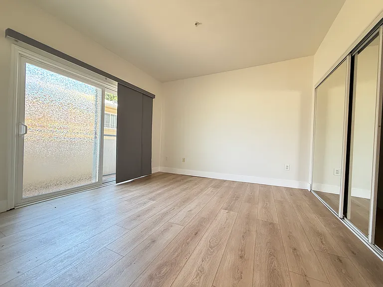 300 E Providencia Ave — Photo 5