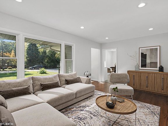5th image of 3450 Country Club Ave