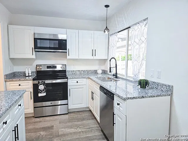 3 bed, 2.0 bath, 1296 sqft, $1,700 — Photo 2