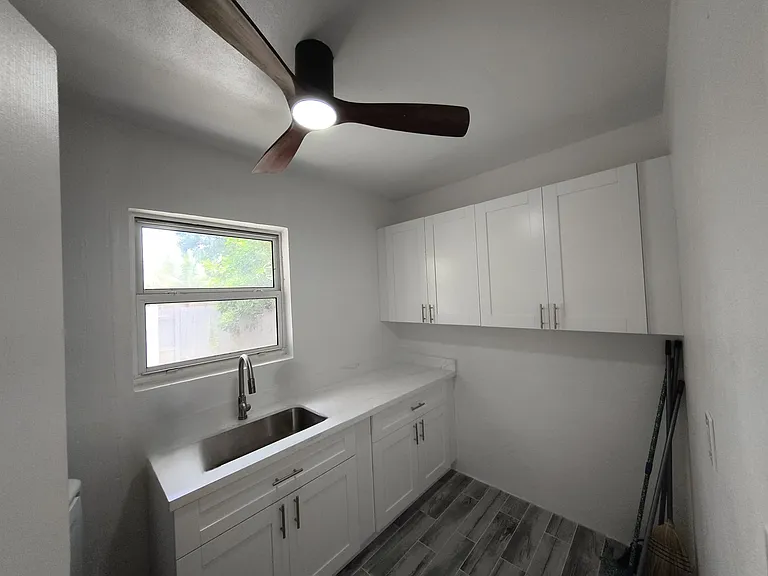 650 Campus Cir — Photo 41